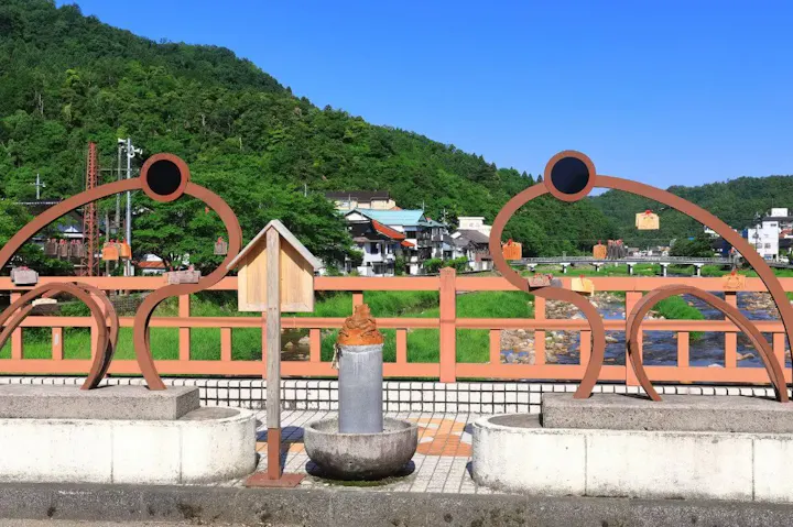 縁結びのご利益があるロマンチックな恋谷橋
