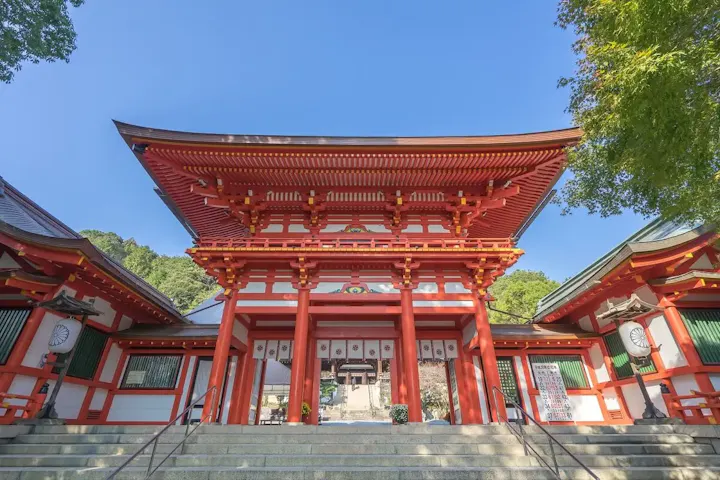 美しい自然と歴史的建造物を巡る