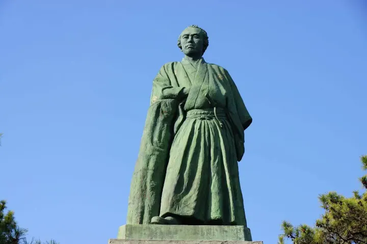 幕末志士・維新の立役者である坂本龍馬の像