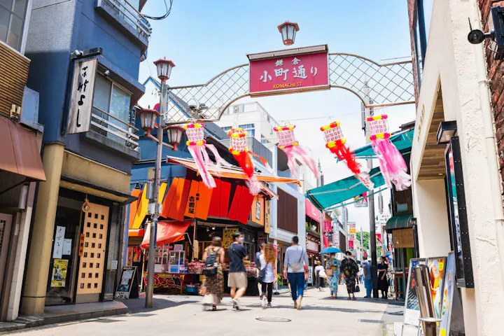 鶴岡八幡宮に向かうまでも楽しい！