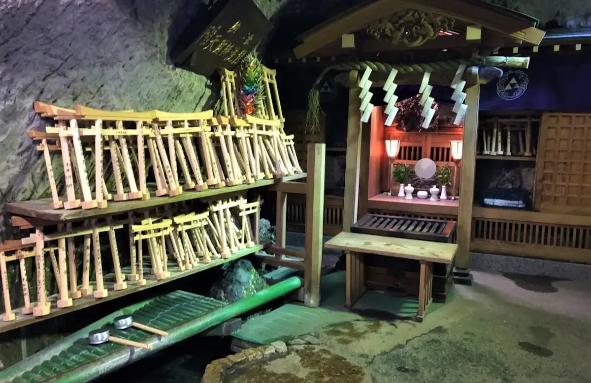 宇賀福神社(銭洗弁財天)(写真 2)