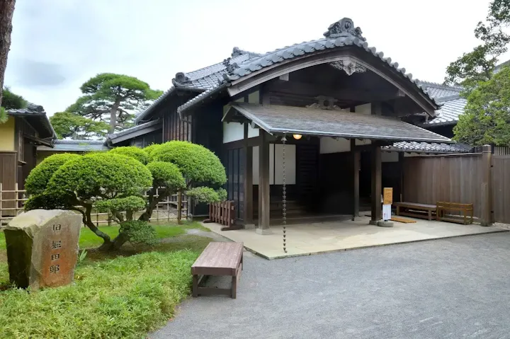 周辺の歴史深いスポットを観光しよう！