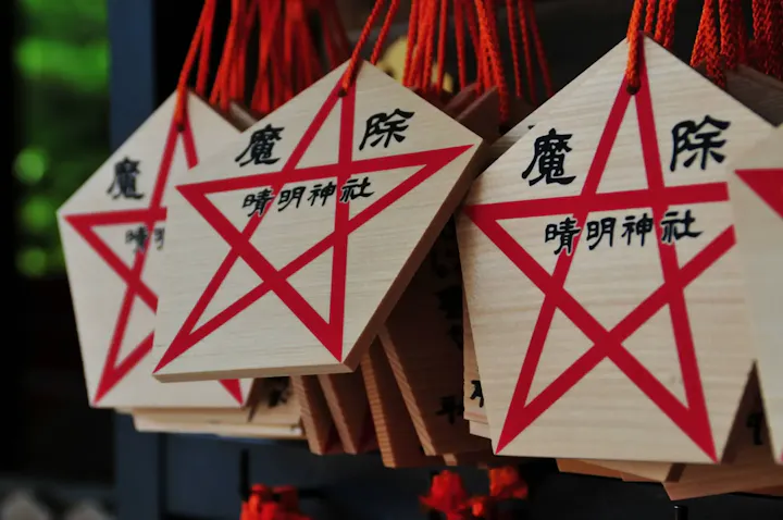 晴明神社のシンボルである五芒星