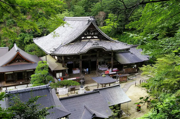 石舞台古墳と岡寺を訪れよう