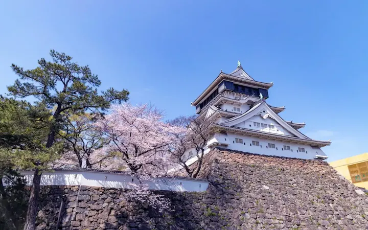 観光名の小倉城へ出掛ける