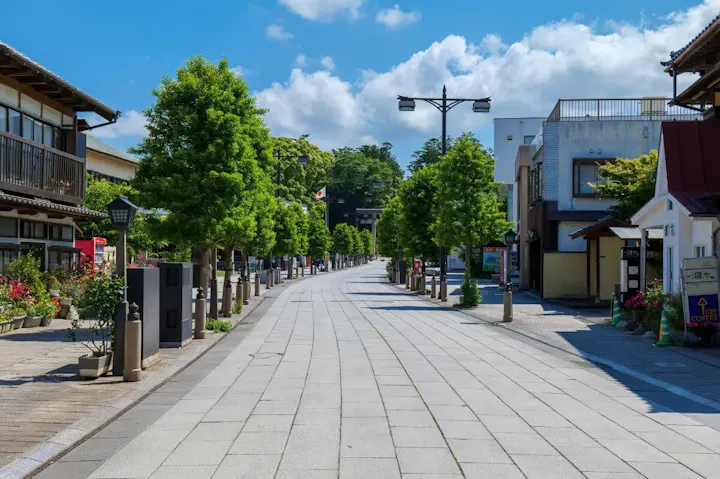 歴史ある建物が広がる神宮前通り！