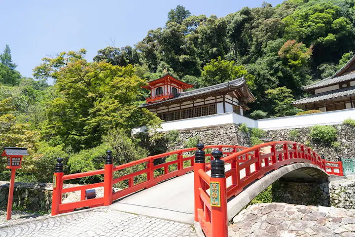 宝くじ発祥の地「箕面山瀧安寺」