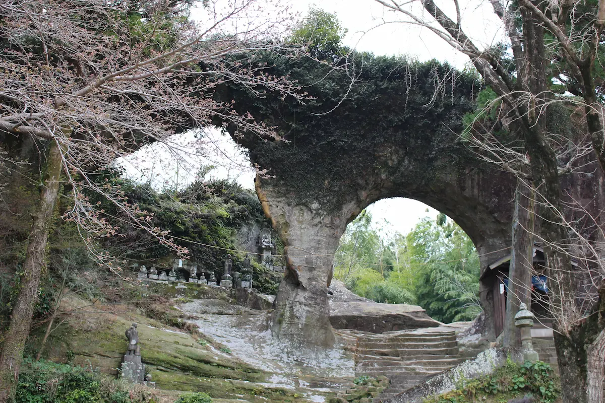眼鏡岩
