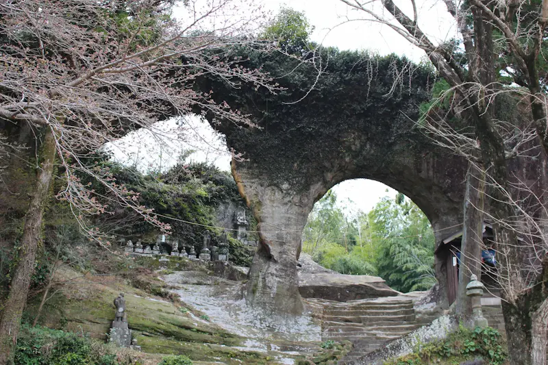 眼鏡岩